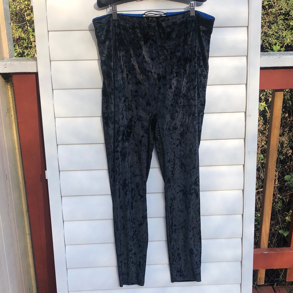 NWT YITTY black velvet leggings